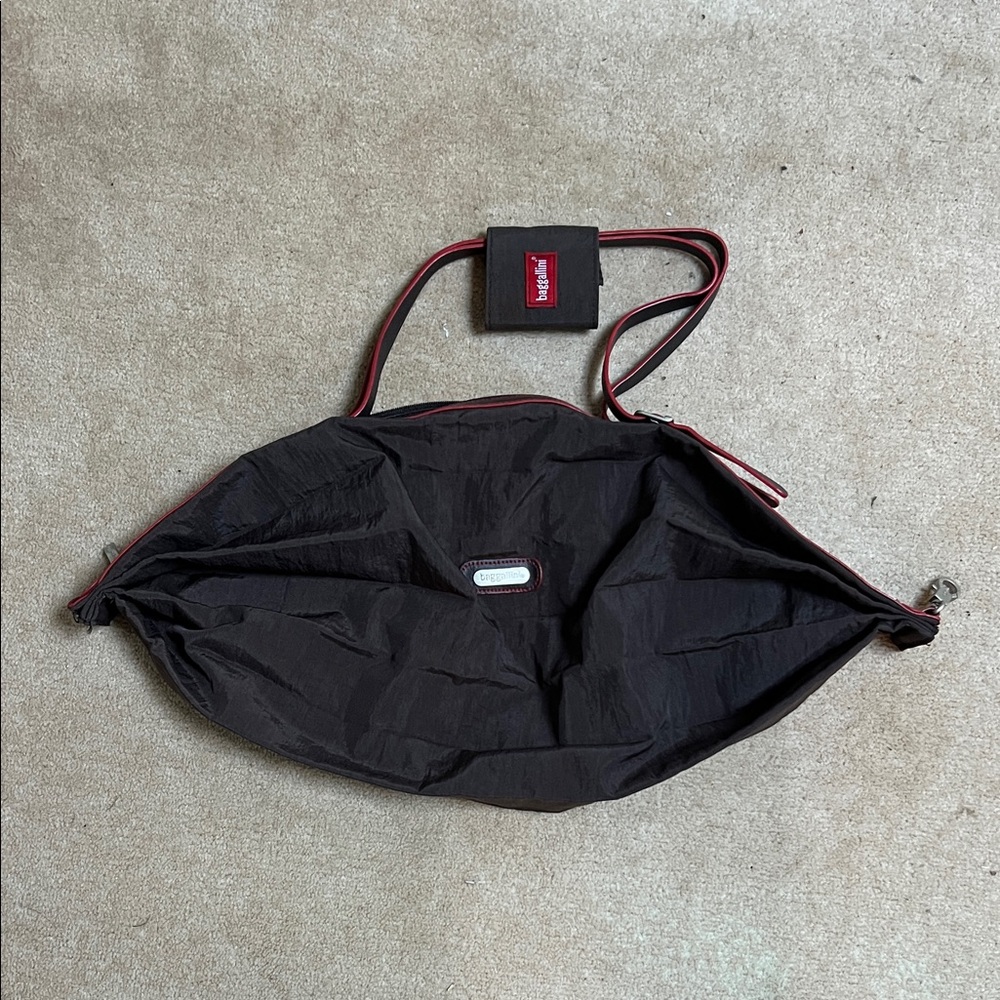 EUC Brown nylon collapsible Baggallini tote with red trim